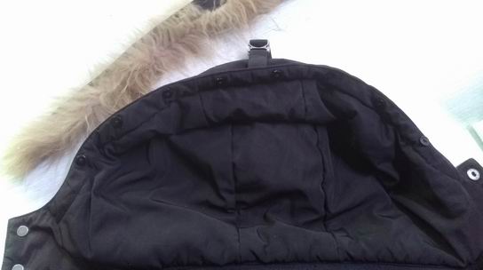 為什么毛領(lǐng)扣眼有兩排？羽絨服單排扣怎么辦？-684