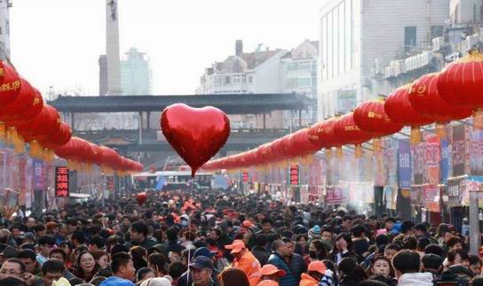 一年一度的蘿卜元宵糖球大廟會開始了！