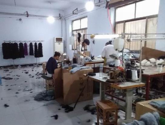 從廠家角度看：羽絨服派克服廠家?guī)自路菽妹I(lǐng)合適？-780